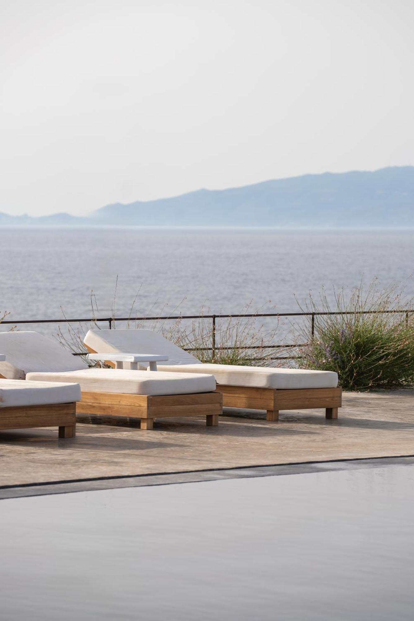 Colombos Beachfront Foinikia  Экстерьер фото