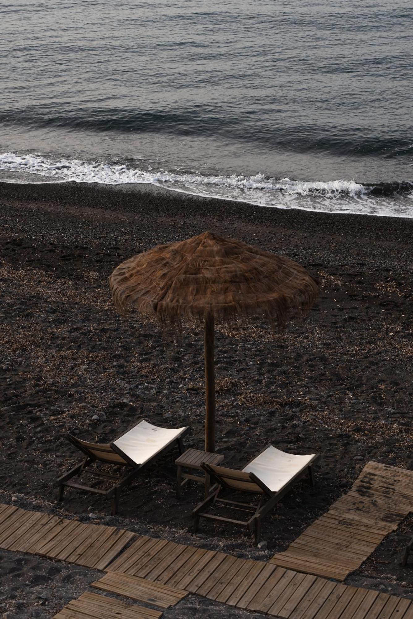 Colombos Beachfront Foinikia  Экстерьер фото